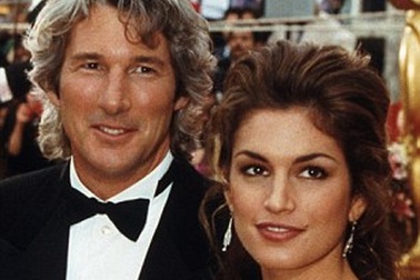 Cindy Crawford giải thích lý do hôn nhân thất bại