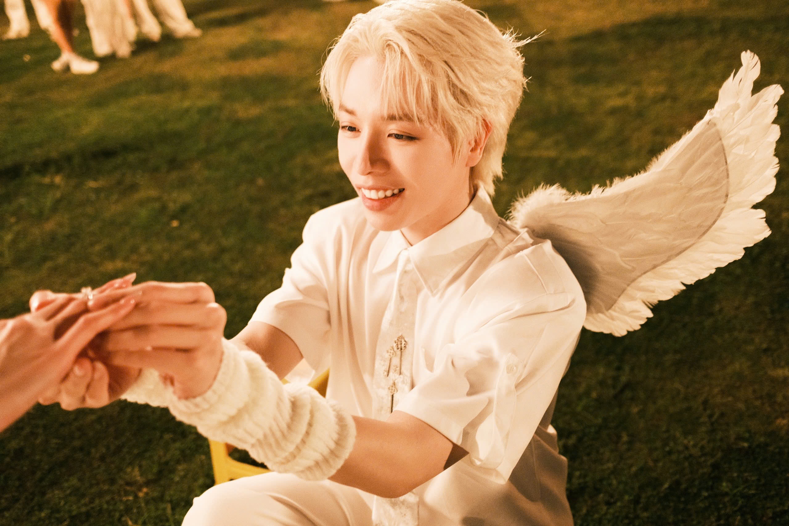 Duc Phuc menjemput Le Tuan Khang muncul dalam MV: Wang tidak sepenting cinta - 2 Đức Phúc mời Lê Tuấn Khang vào MV: Tiền không quan trọng bằng tình cảm - 2