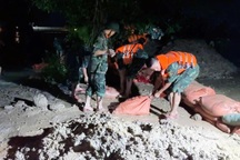 300 người cứu đê sông Hoạt trong đêm