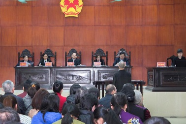 Tổ trưởng dân phố 4 lần hiếp dâm bé gái lãnh án 13 năm tù giam