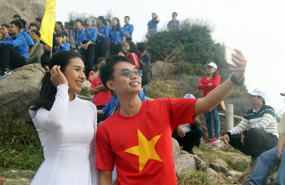 Linh thiêng lễ chào cờ đầu năm mới tại điểm cực Đông trên đất liền - 5 Linh thiêng lễ chào cờ đầu năm mới tại điểm cực Đông trên đất liền - 5
