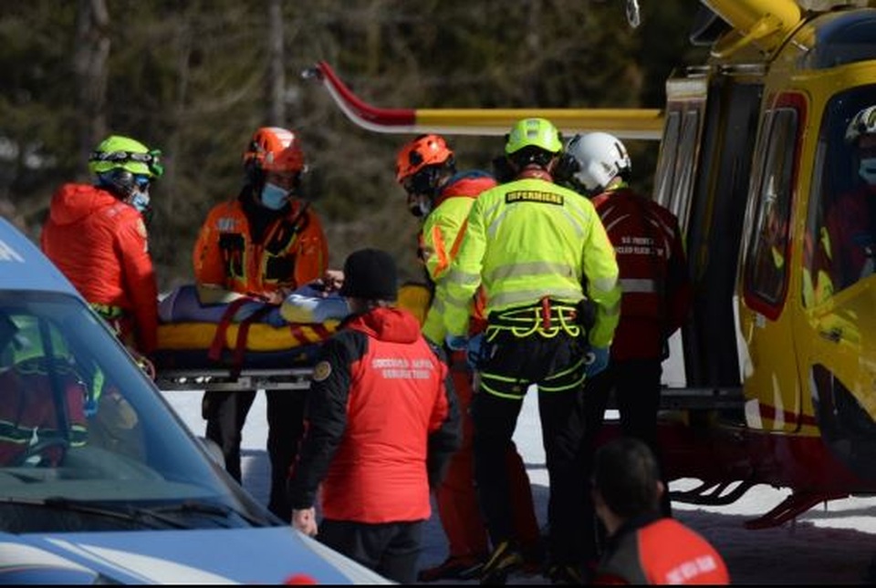 Hoa khôi trượt tuyết gãy chân kinh hoàng khi tiếp đất lỗi trên đường đua - 4