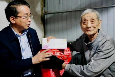 Hà Tĩnh dành gần 2,5 tỷ đồng tặng quà Tết các cụ cao niên