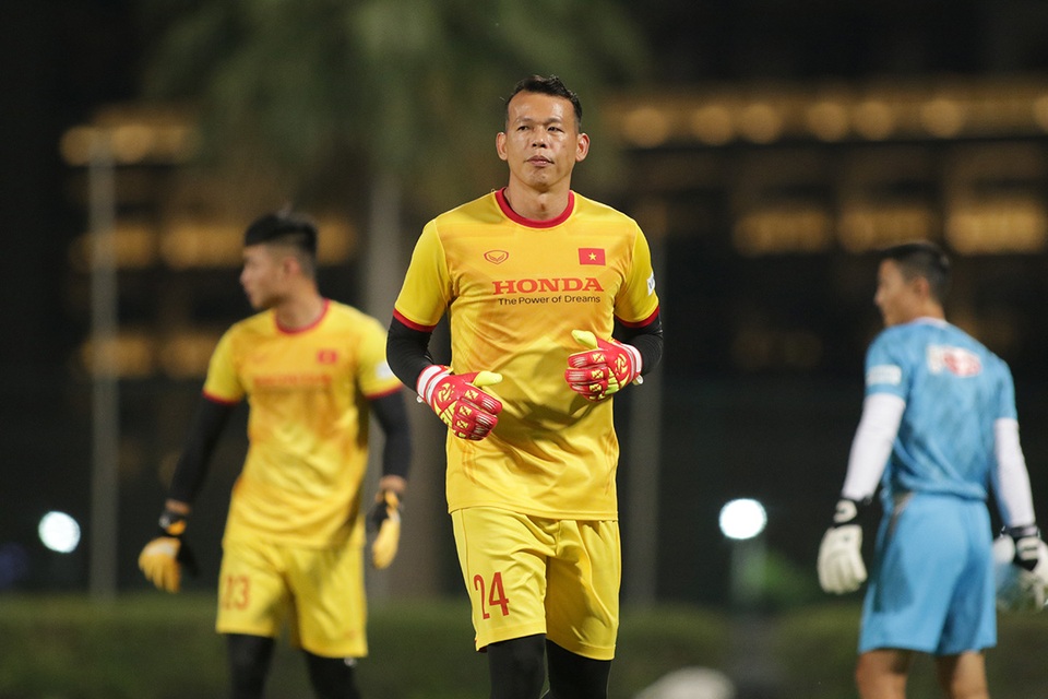 Đặng Văn Lâm bị gạch tên, Bùi Tấn Trường hóa người nhện - 3