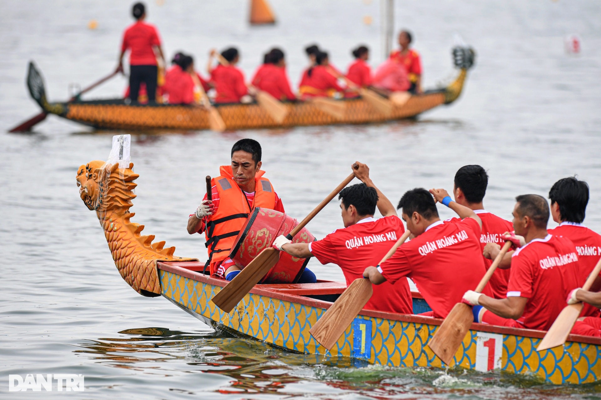 Các Đại sứ quán thi đấu sôi nổi ở giải Bơi chải thuyền rồng Hà Nội - 9 Các Đại sứ quán thi đấu sôi nổi ở giải Bơi chải thuyền rồng Hà Nội - 9