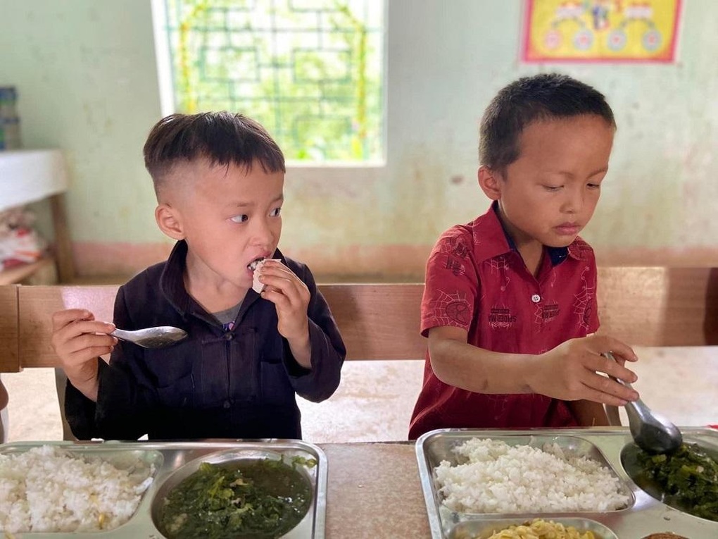 VBank thắp sáng con chữ trên các điểm trường vùng cao - 4 VBank thắp sáng con chữ trên các điểm trường vùng cao - 4