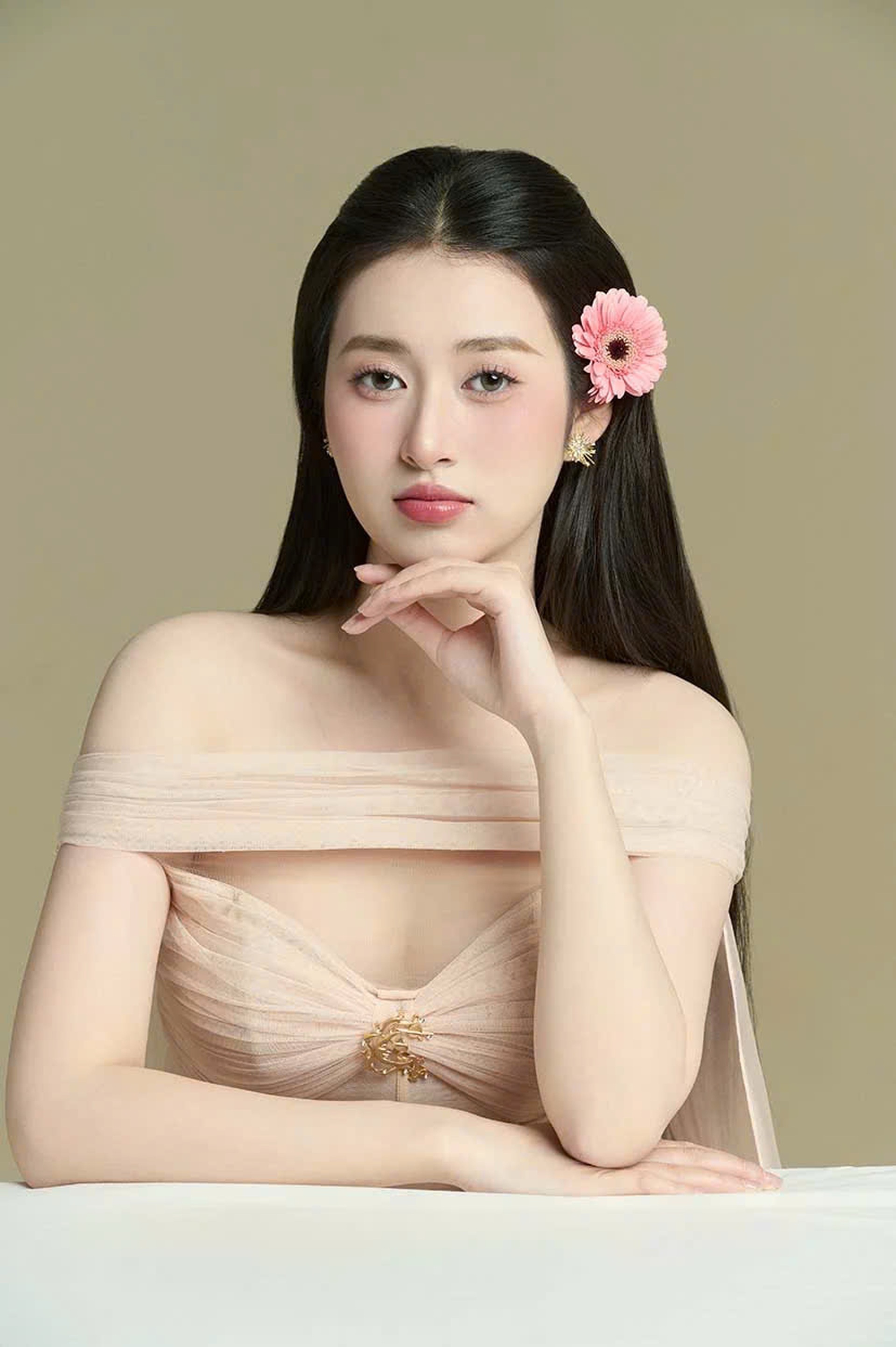 Nhan sắc đời thường của tân Hoa hậu Trái đất Việt Nam 2025 - 6