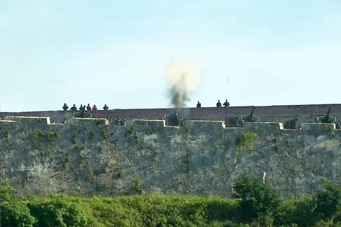 Cuba bắn 21 phát đại bác bắt đầu lễ tang lãnh tụ Fidel Castro