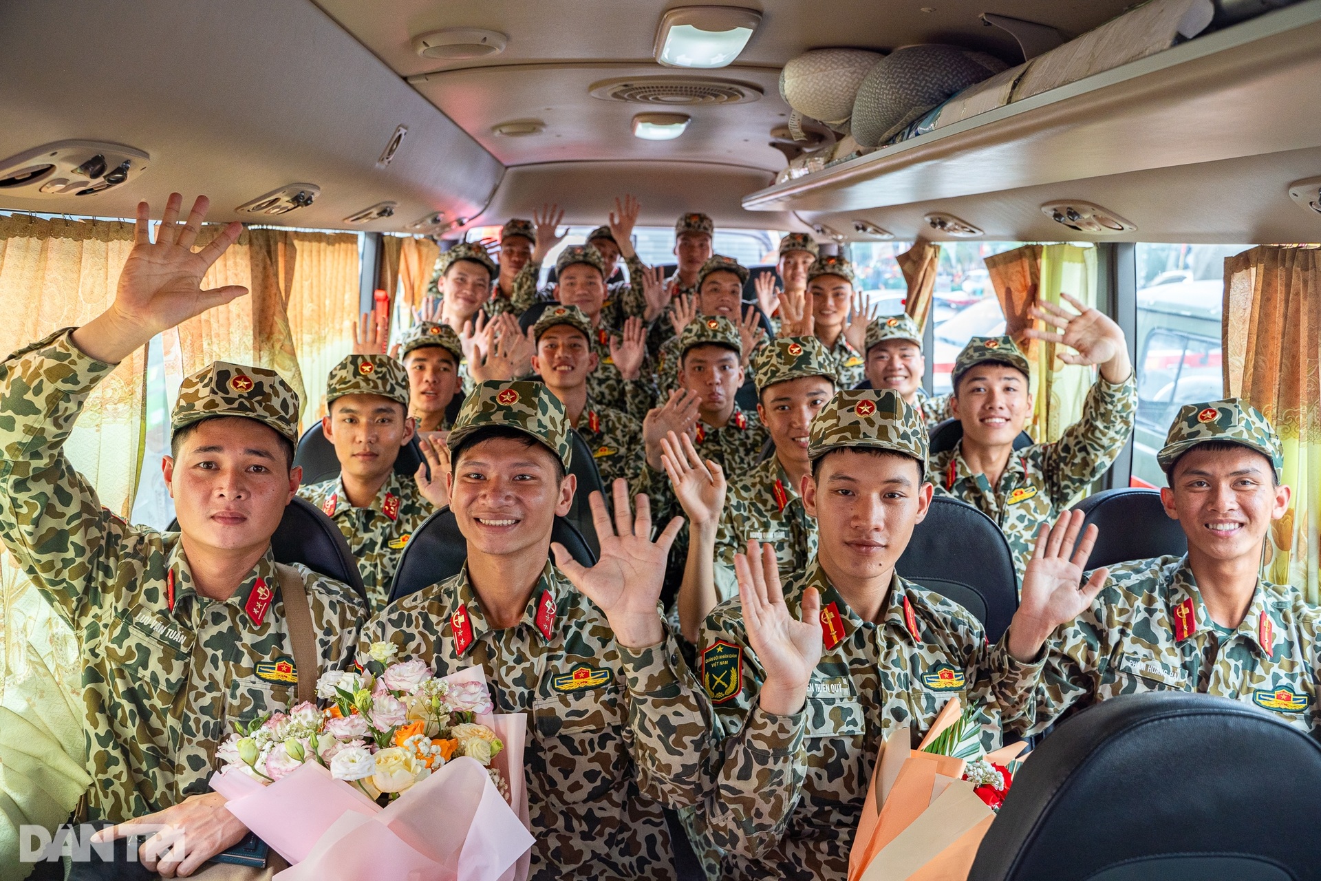 Rạng rỡ gương mặt chiến sĩ tham gia diễu binh, diễu hành trở về Thủ đô - 11 Rạng rỡ gương mặt chiến sĩ tham gia diễu binh, diễu hành trở về Thủ đô - 11