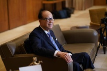 Tỷ phú Lý Gia Thành giàu nhất Hong Kong nay đã... bớt giàu