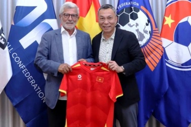 HLV Calisto đánh giá cao sự phát triển của bóng đá Việt Nam