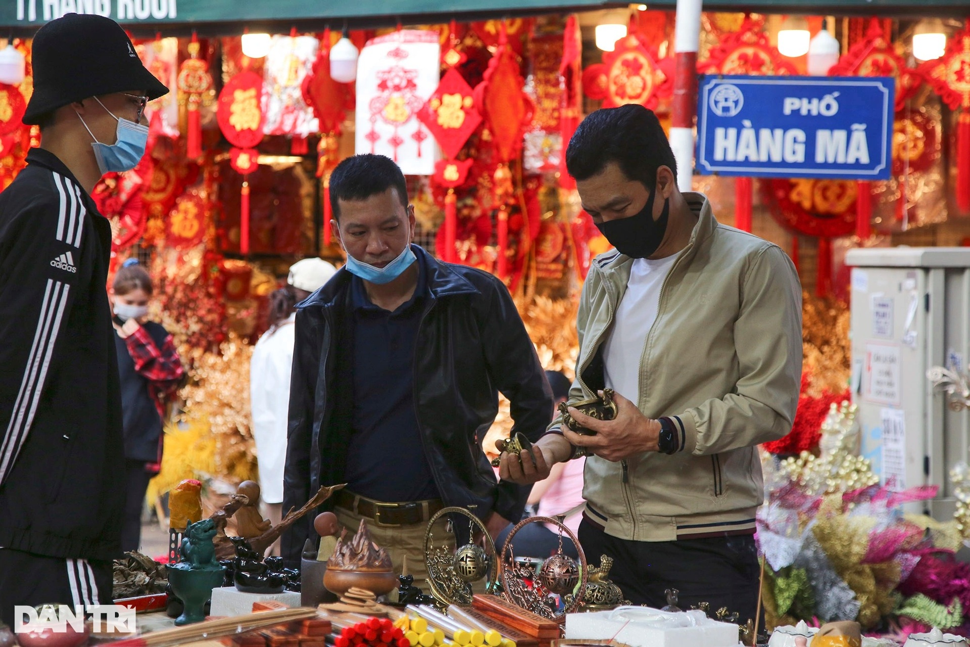 Chợ hoa Hàng Lược mang không khí Tết đặc trưng đất Hà Thành - 3 Chợ hoa Hàng Lược mang không khí Tết đặc trưng đất Hà Thành - 3