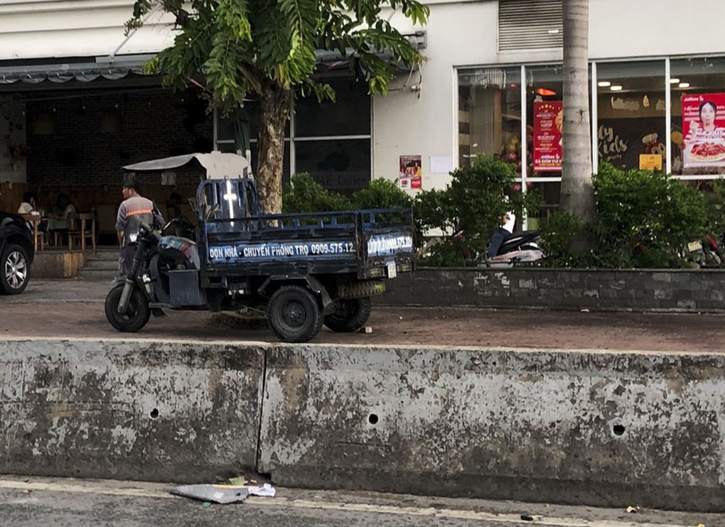 Từng kiếm chục triệu đồng/tháng, tài xế ba gác giờ… vừa ngồi vừa câu cá - 2 Từng kiếm chục triệu đồng/tháng, tài xế ba gác giờ… vừa ngồi vừa câu cá - 2
