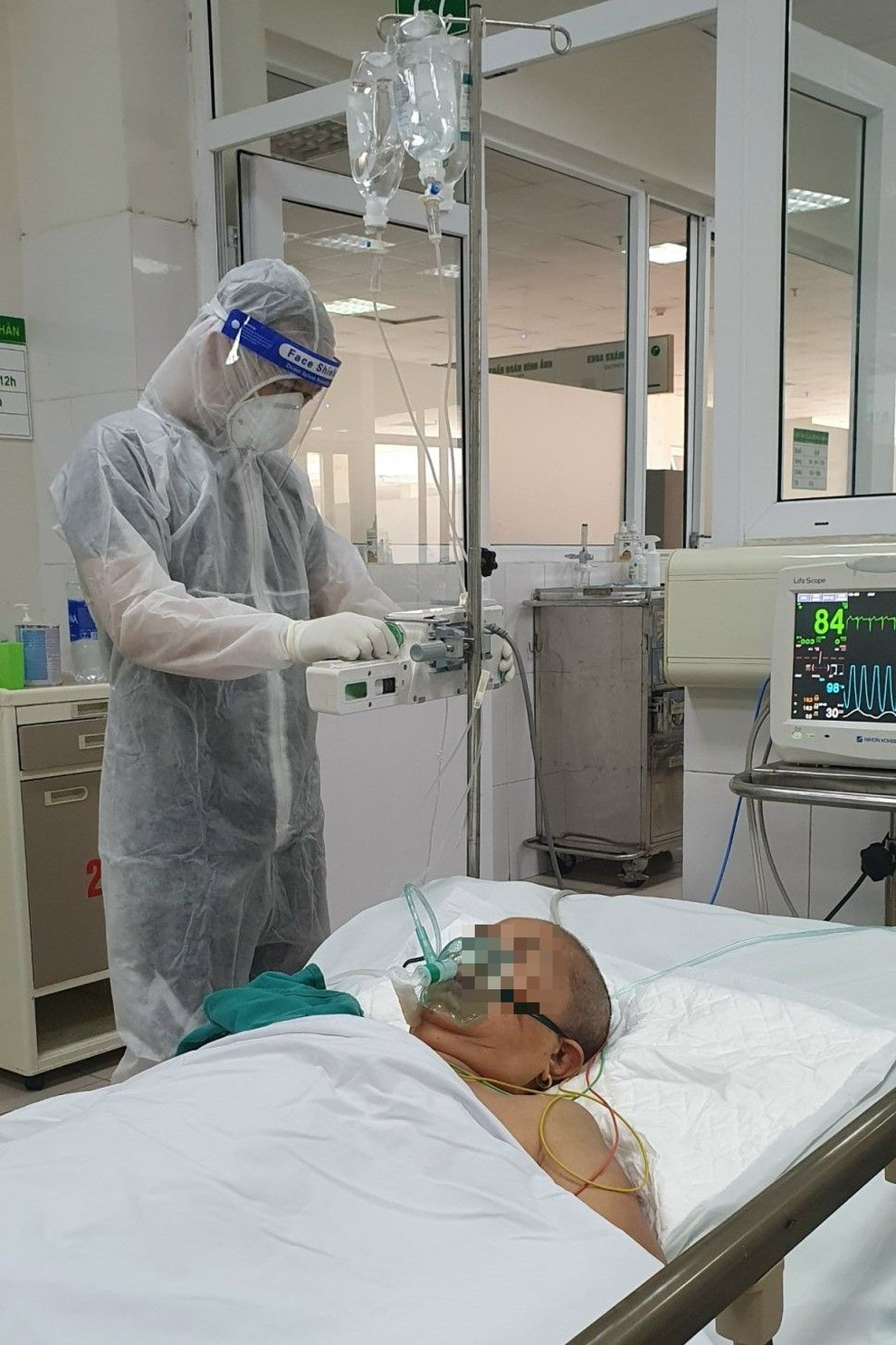 Cụ bà F0 xin nhường máy thở cho chồng và bức thư gửi người ở lại - 2