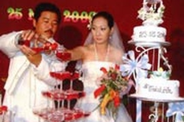 Chính quyền làm ngơ trước 1 đám cưới bất hợp pháp