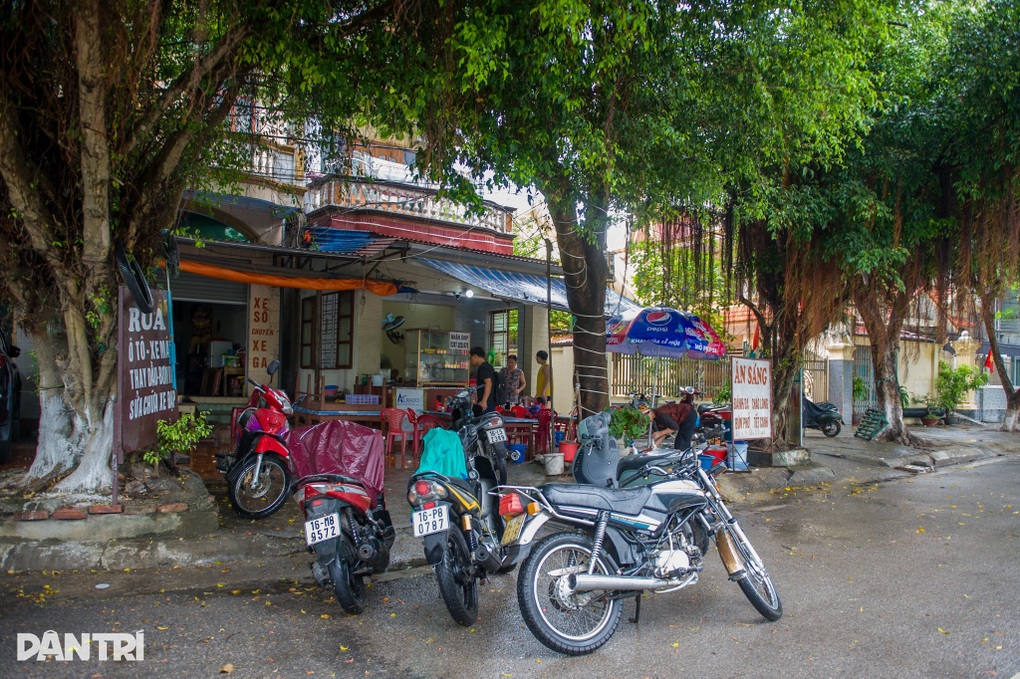 Hải Phòng ngớt mưa, hàng quán ven biển vẫn mở cửa đón khách - 1 Hải Phòng ngớt mưa, hàng quán ven biển vẫn mở cửa đón khách - 1