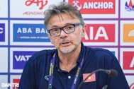 HLV Troussier: "Không đội nào ở SEA Games 32 vượt trội U22 Việt Nam"