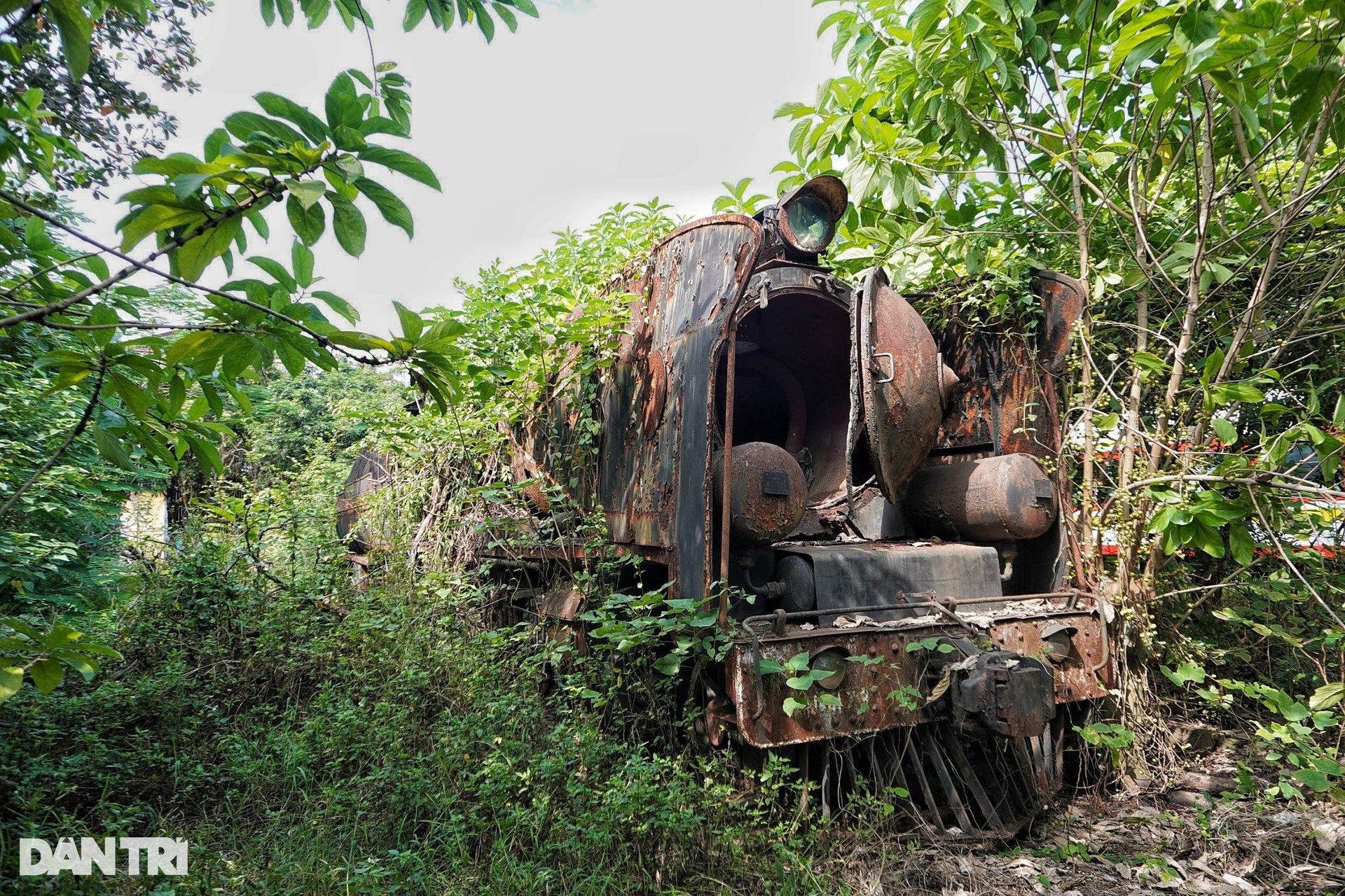 Cận cảnh chiếc tàu hỏa hơi nước bị lãng quên tại Hà Nội - 2 Cận cảnh chiếc tàu hỏa hơi nước bị lãng quên tại Hà Nội - 2
