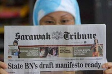 Malaysia đóng cửa một tờ báo đăng lại biếm hoạ