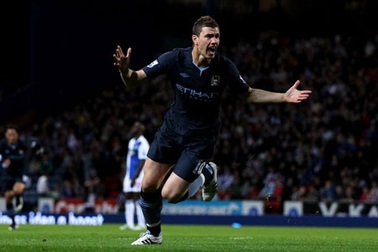 Dzeko lập công, Man City củng cố vị trí trong Top 4