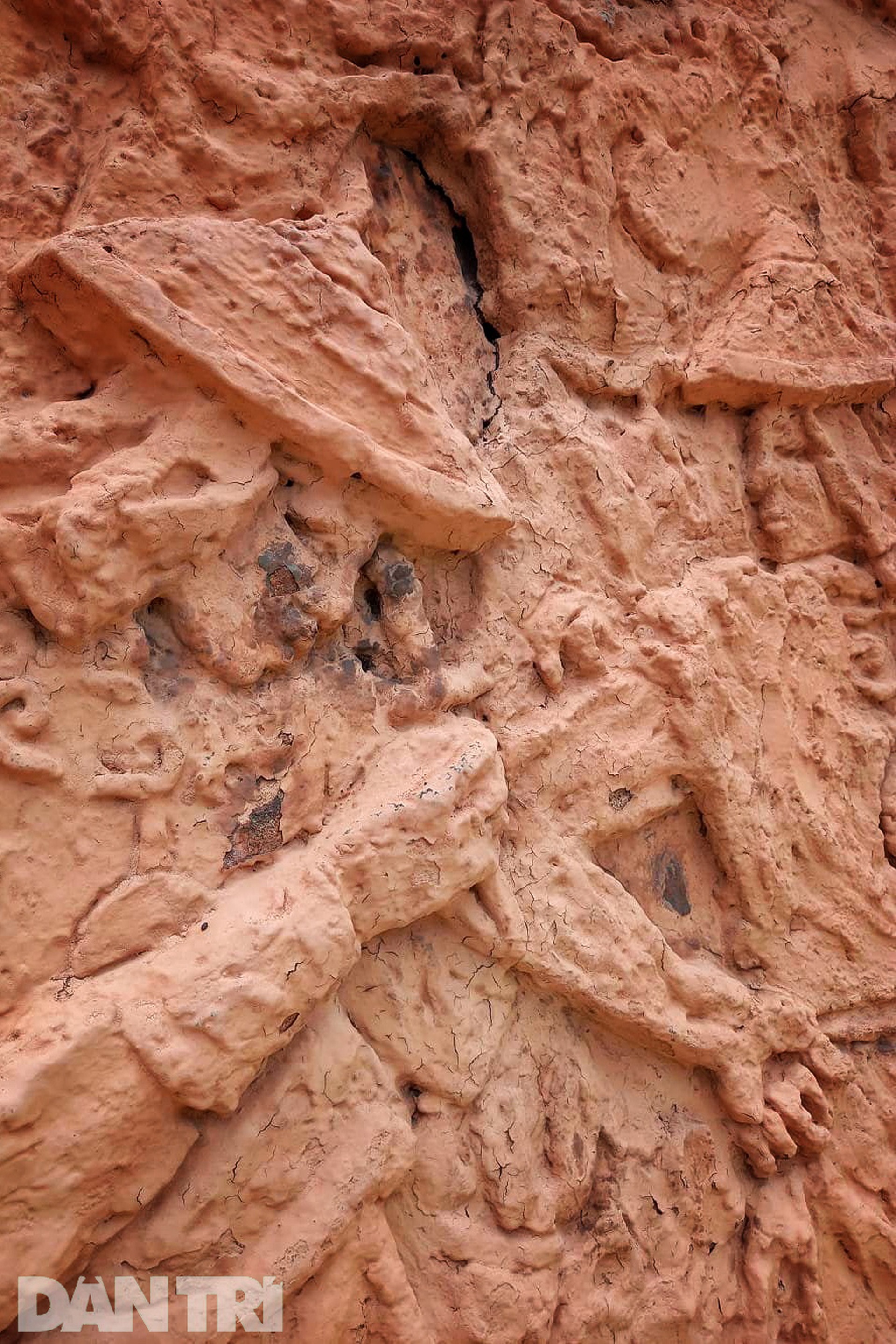 Cận cảnh khu tượng đài Trần Hưng Đạo xuống cấp sắp được thay áo mới - 8 Cận cảnh khu tượng đài Trần Hưng Đạo xuống cấp sắp được thay áo mới - 8