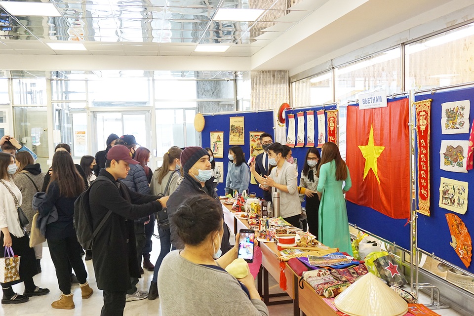 Mừng tháng Thanh niên, du học sinh tổ chức tuần lễ văn hóa Việt Nam tại Nga - 6