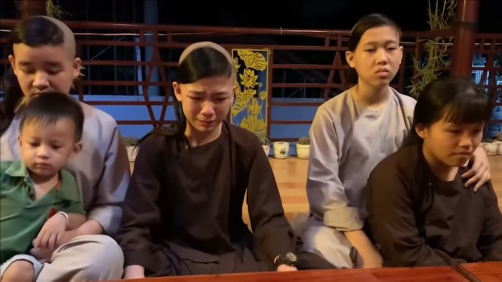 Số phận các con nuôi như thế nào sau khi Phi Nhung qua đời? - 2 Số phận các con nuôi như thế nào sau khi Phi Nhung qua đời? - 2