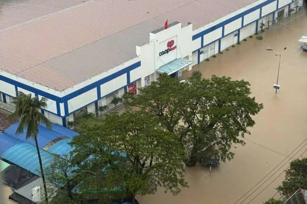 Thủy điện Sông Ba Hạ giảm xả lũ, vùng hạ du nước rút dần - 2