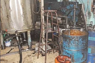 Công an bắt quả tang cơ sở luyện dầu ăn bằng chất tẩy rửa 