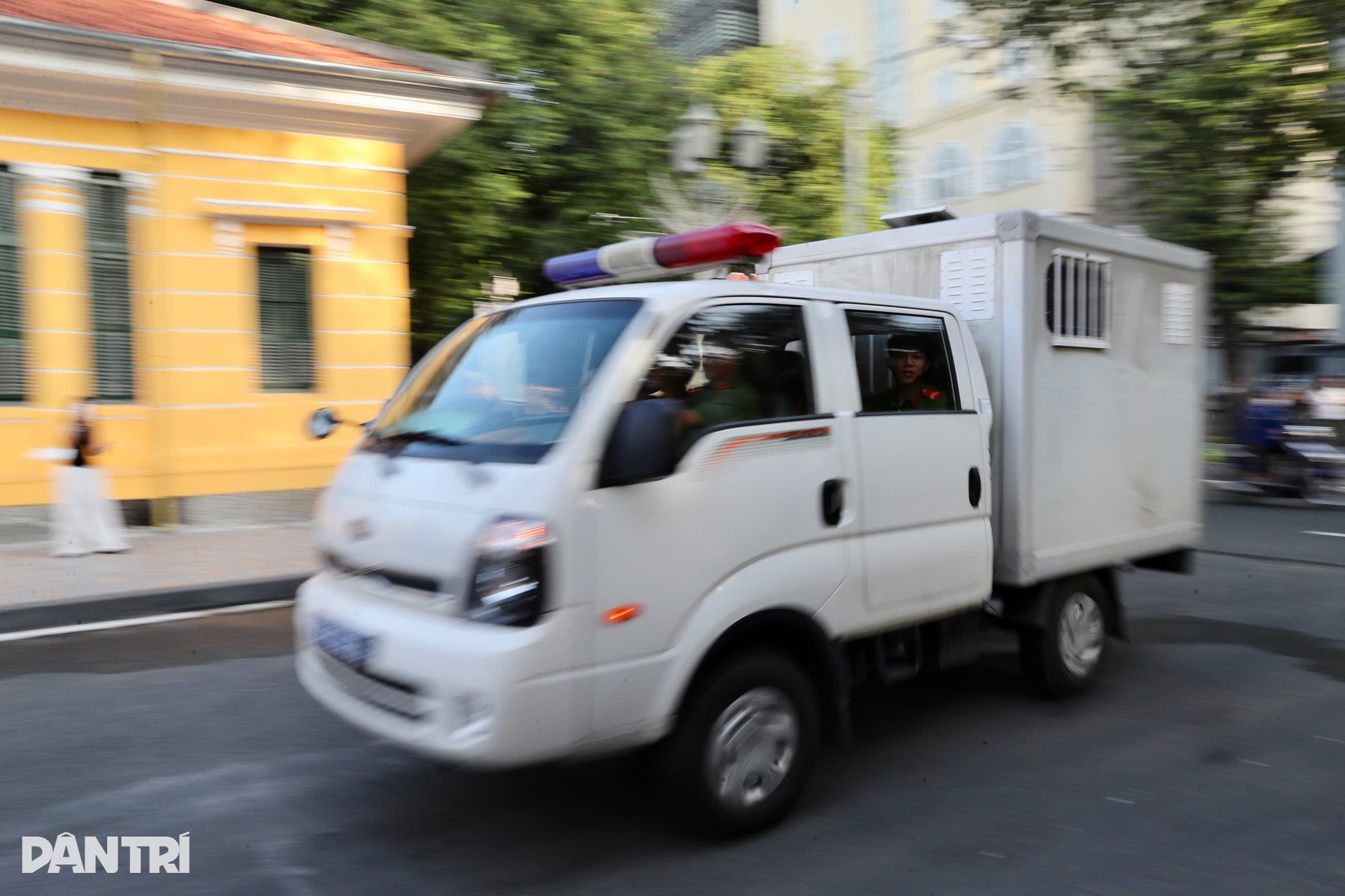 Hình ảnh hoa hậu Thuỳ Tiên, Quang Linh Vlogs, Hằng Du Mục tại phiên toà - 9