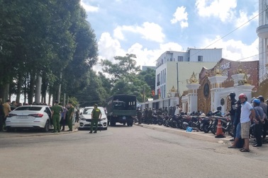 Cảnh sát khám xét quán karaoke Venus nổi tiếng ở Quảng Ngãi