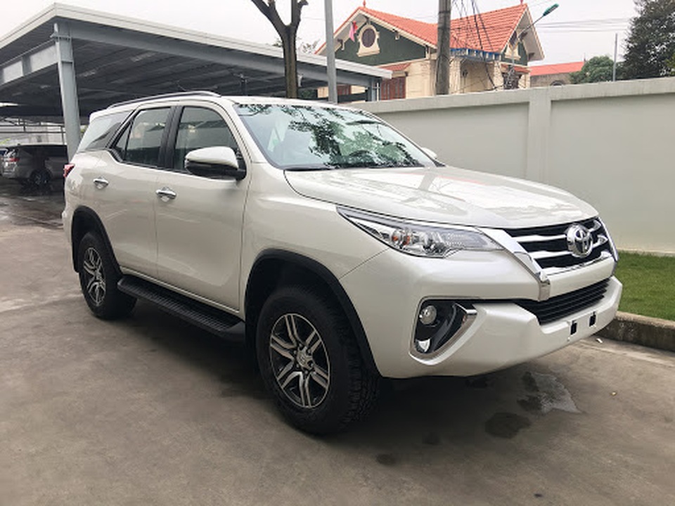 Ford Everest, Toyota Fortuner đồng loạt giảm giá, ưu đãi tới 200 triệu đồng - 3 Ford Everest, Toyota Fortuner đồng loạt giảm giá, ưu đãi tới 200 triệu đồng - 3