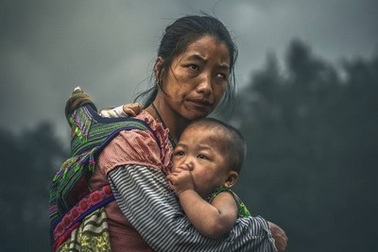 Bức chân dung mẹ con dân tộc H'Mông đạt giải thưởng nhiếp ảnh quốc tế danh giá