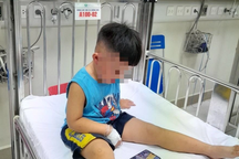 Bé trai bị nhốt trong tủ cấp đông đã tím tái, lạnh ngắt khi được phát hiện