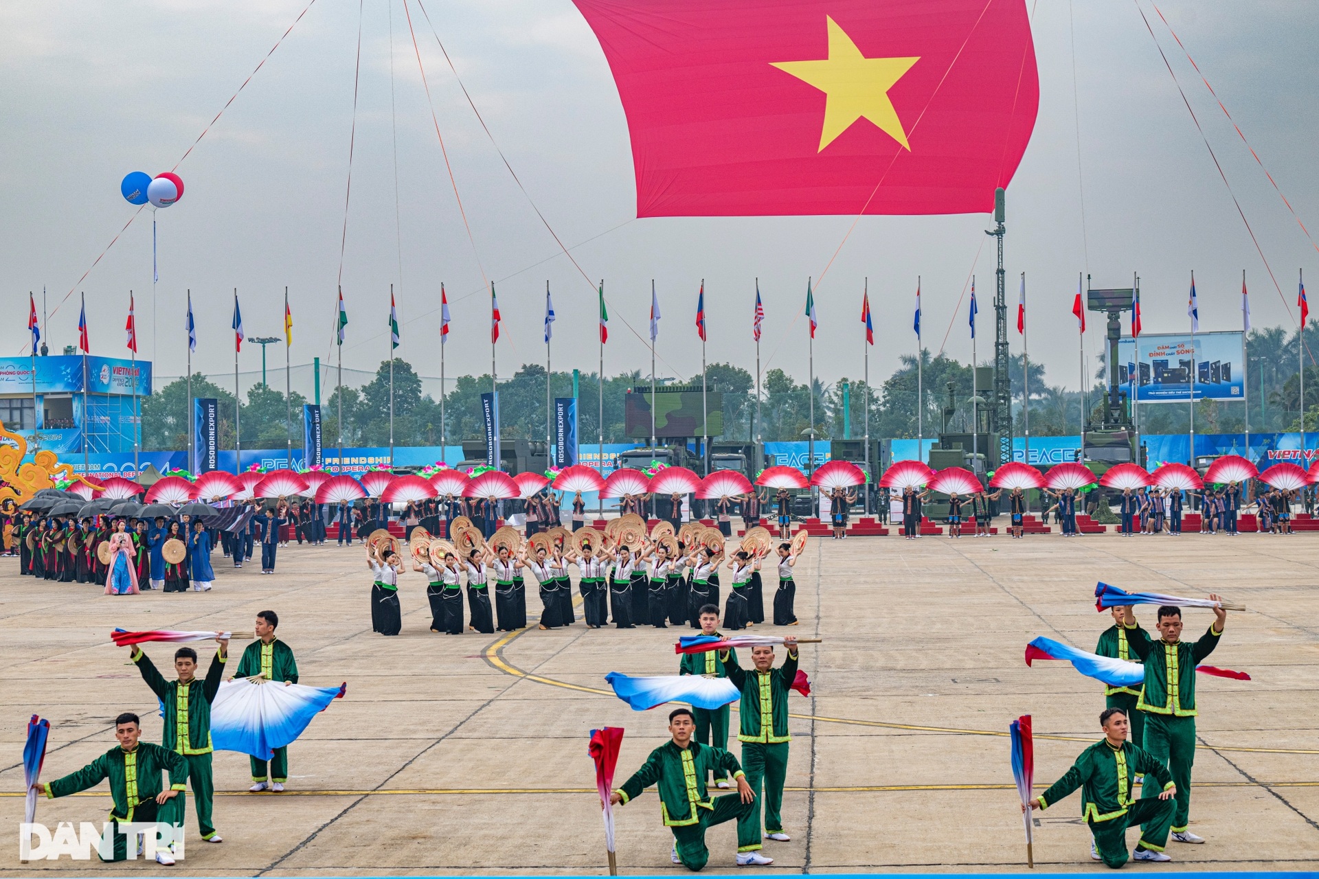 Hoành tráng lễ Tổng duyệt Triển lãm Quốc phòng quốc tế Việt Nam 2024 - 2 Hoành tráng lễ Tổng duyệt Triển lãm Quốc phòng quốc tế Việt Nam 2024 - 2