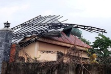 Lốc xoáy ở Bà Rịa - Vũng Tàu: Hơn 30 nhà tốc mái, tôn bay tứ tung