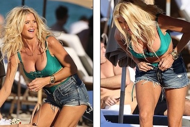 Hoa hậu Thụy Điển Victoria Silvstedt vẫn gợi cảm ở tuổi 47