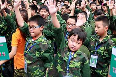 Học sinh Hà Nội tập làm chiến sỹ