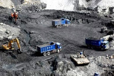 Phó Thủ tướng Nguyễn Xuân Phúc chỉ đạo mở rộng điều tra vụ xuất lậu than