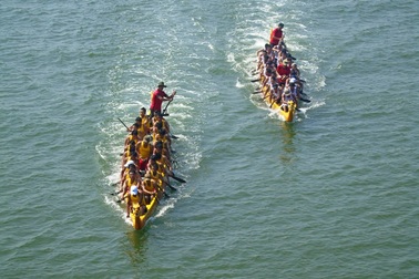 Lễ hội đua thuyền rộn ràng trên Sông Nhật Lệ