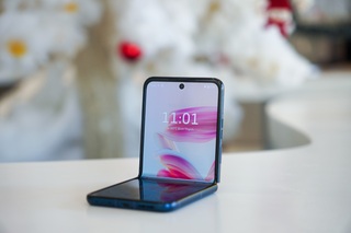Đánh giá Motorola Razr 60: Có gì để đối đầu Samsung Galaxy Z Flip7 FE? - 12