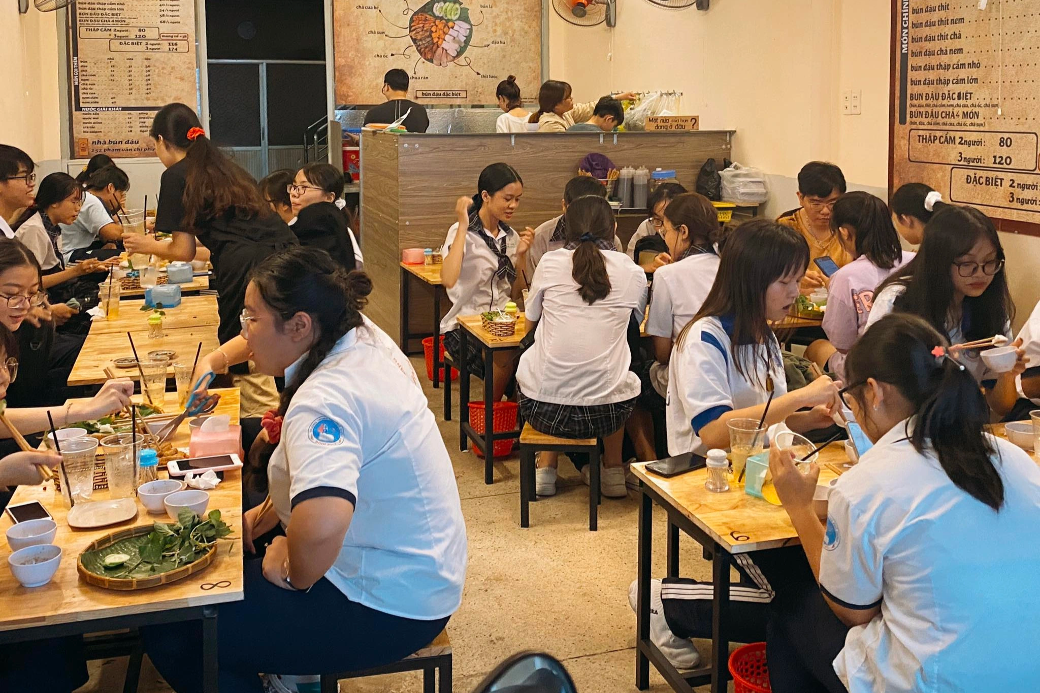 Bị bố mẹ cạch mặt, cử nhân mắm tôm bất ngờ kiếm hơn nửa tỷ đồng mỗi tháng - 2 Bị bố mẹ cạch mặt, cử nhân mắm tôm bất ngờ kiếm hơn nửa tỷ đồng mỗi tháng - 2