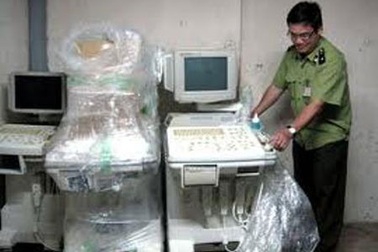 Một công ty bị khởi tố vì buôn lậu thiết bị y tế cũ nát