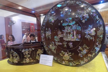 Ngắm đồ khảm xà cừ tiến vua