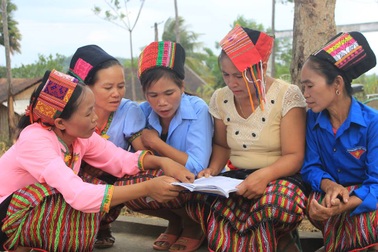 Xóa mù chữ - cuộc “hợp sức” của cả cộng đồng