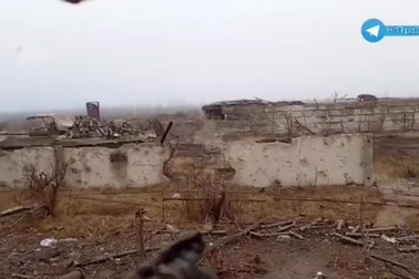 Tăng thiết giáp Nga trong khu công nghiệp Avdiivka