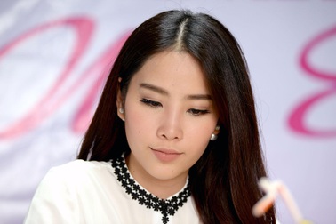 Nam Em ủng hộ chiến thắng của tân Hoa hậu Trái đất