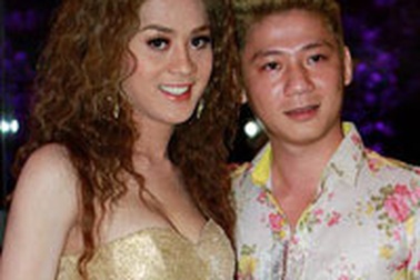 Ca sĩ chuyển giới Lâm Chi Khanh nhận con nuôi