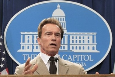 “Thống đốc cơ bắp” Schwarzenegger rời nhiệm sở 