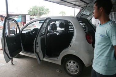 “Chứng thực” ô tô chở người biến thành xe tải VAN